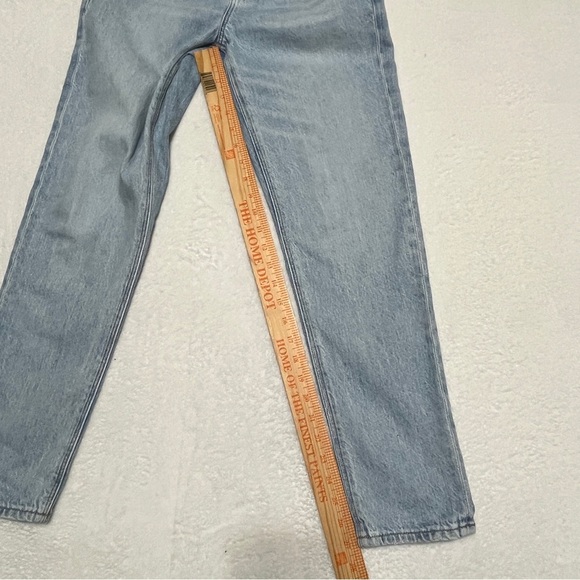 American Eagle Outfitters Women's Strigid Mom Jean Light Wash Size 2 - Picture 16 of 16